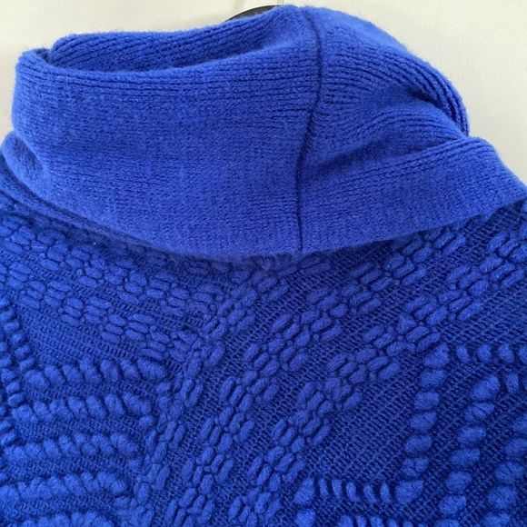 GUILTY COUTURE One Size Turtleneck Fringe Knit Poncho - Picture 6 of 9